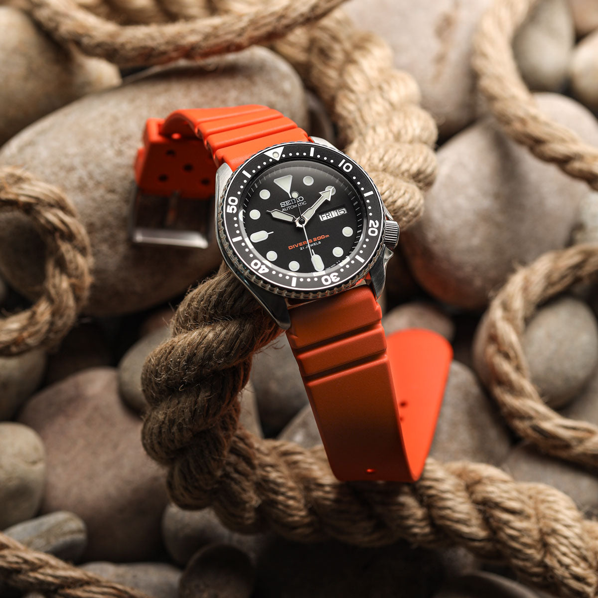 ZULUDIVER 284 Italian Rubber Dive Watch Strap - Orange - additional image 4