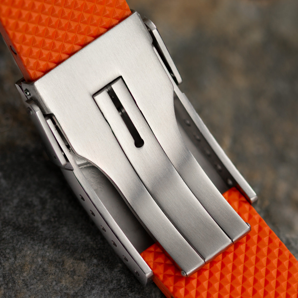 ZULUDIVER 300 (MKII) Italian Rubber Watch Strap - Navy - additional image 4