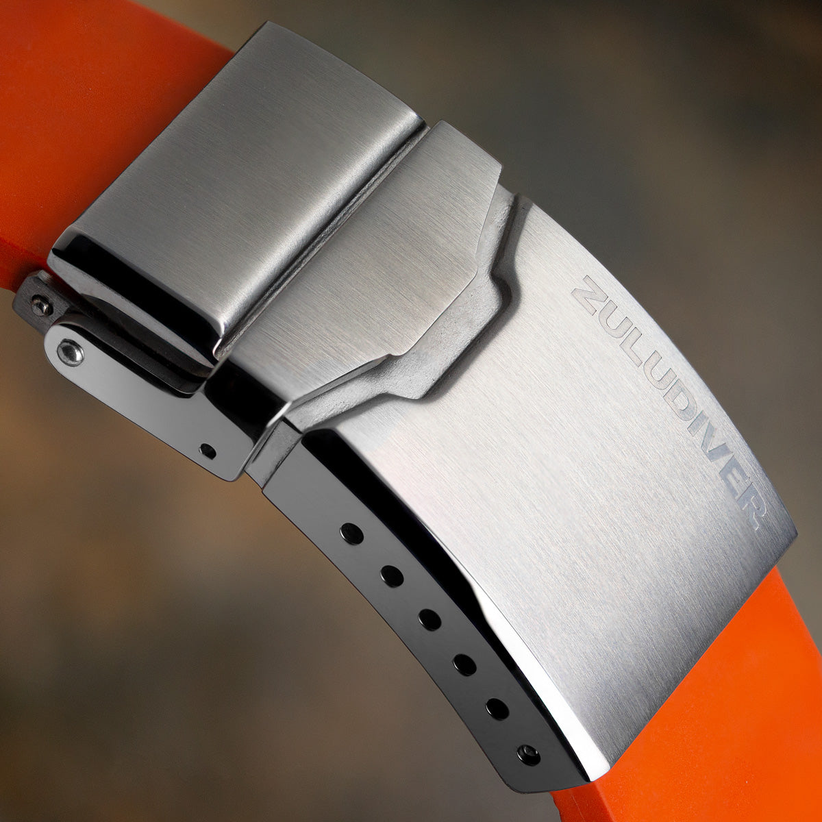ZULUDIVER 300 (MKII) Italian Rubber Watch Strap - Navy - additional image 2