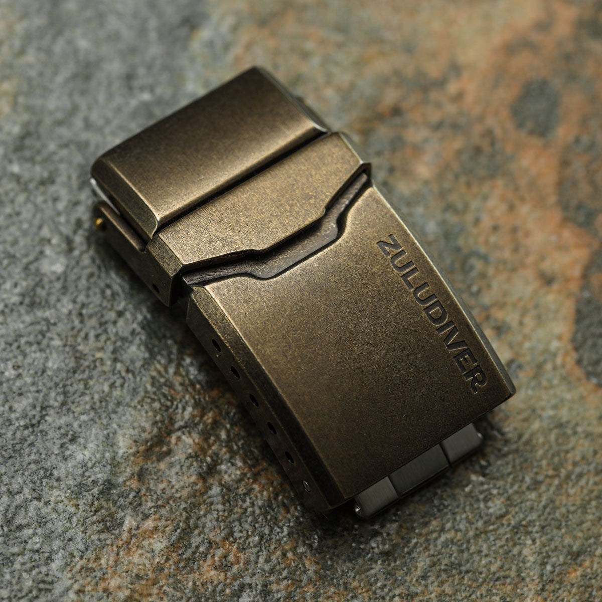 Deploy buckle on sale