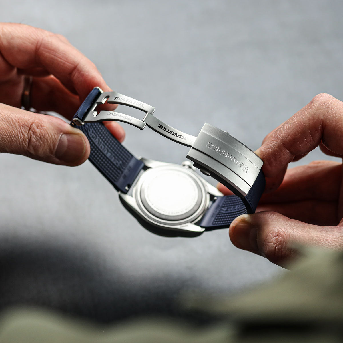 HydroLock MK2 Deployant Buckle - Super Luminova