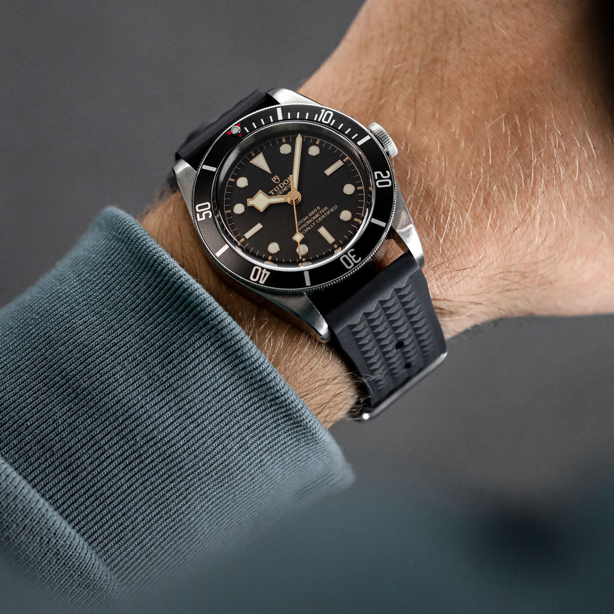 ZULUDIVER Seacroft Waffle FKM Rubber Dive Watch Strap (MkII) - Navy - additional image 3