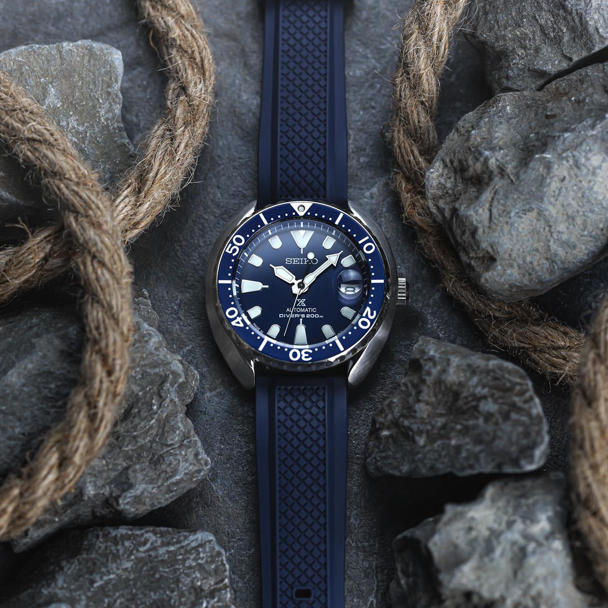 ZULUDIVER Hartland FKM rubber watch strap fitted to a Seiko mechanical watch